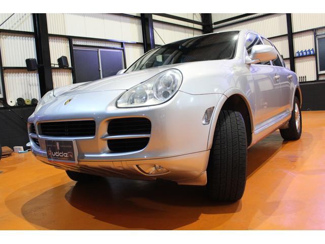 �A�E�f�B RS6 �A�o���g�F���[�^�[