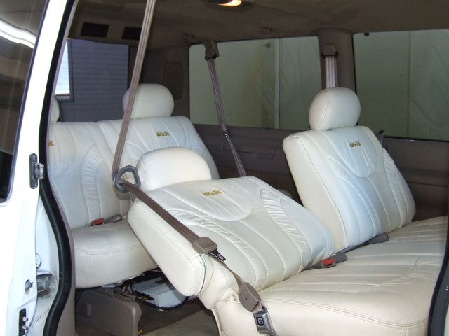 �V�{���[ �A�X�g�� ���Îԏ��F���̑�