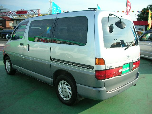 �g���^ �O�����r�A ���Îԏ��F���