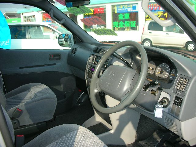 �g���^ �O�����r�A ���Îԏ��F����