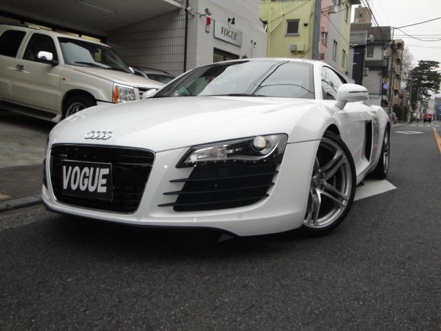 R8(�A�E�f�B) 4.2 FSI �N���g�� ���Îԉ摜