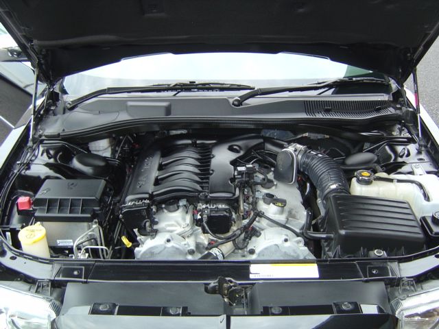 �N���C�X���[ 300C ���g�p�ԏ��F�G���W��