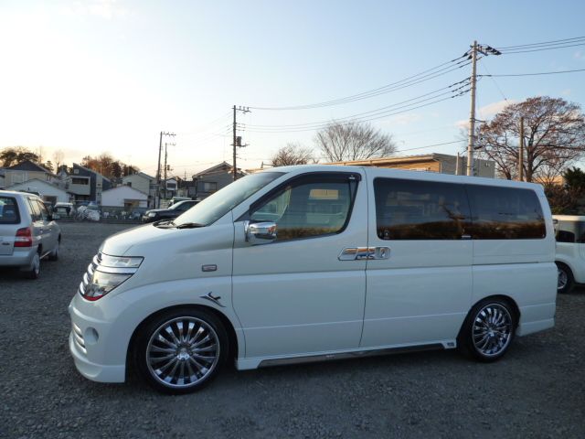 �����J�[�� �i�r�Q�[�^�[ 4WD ���Îԏ��F���C��