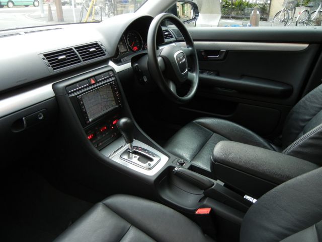 �����J�[�� �i�r�Q�[�^�[ 4WD�F���