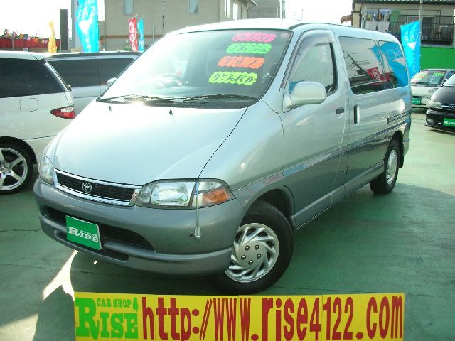 �g���^ �O�����r�A ���Îԏ��F���C��