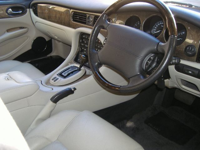 �W���K�[ XJR8 ���Îԏ��F����