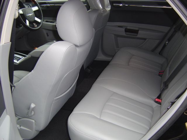 �N���C�X���[ 300C ���g�p�ԏ��F���̑�