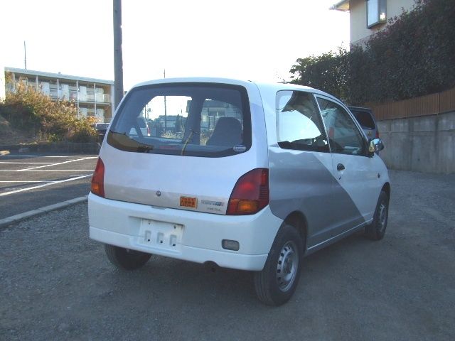 �V�{���[ �A�X�g�� ���Îԏ��F���