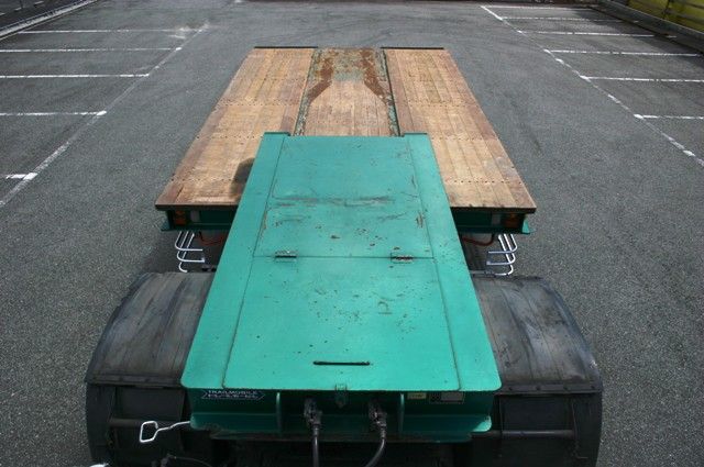 �A�E�f�B A4 1.8 ���Îԏ��F���