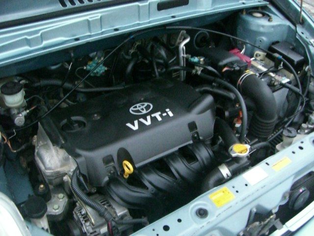 �g���^ WiLL Vi ���Îԏ��F�G���W��