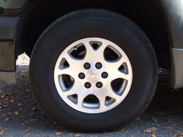 �V�{���[ �T�o�[�o�� ���Îԏ��F���̑�
