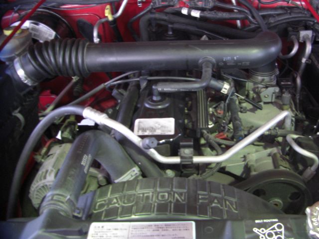 �N���C�X���[ �W�[�v�E�����O���[ ���Îԏ��F�G���W��