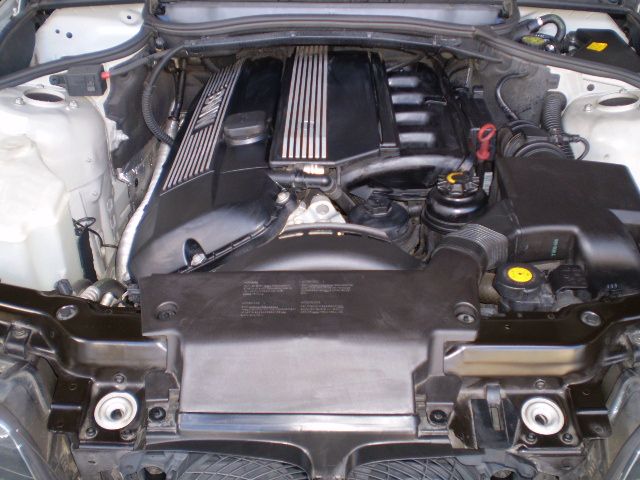 BMW 320i ���Îԏ��F�G���W��