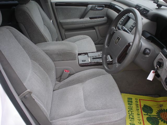 �g���^ �N���E�� ���Îԏ��F����