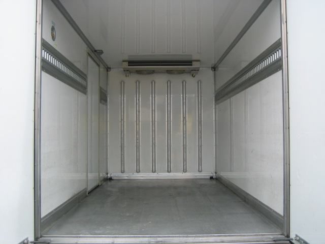 �O�H �L�����^�[ ���Îԏ��F�G���W��