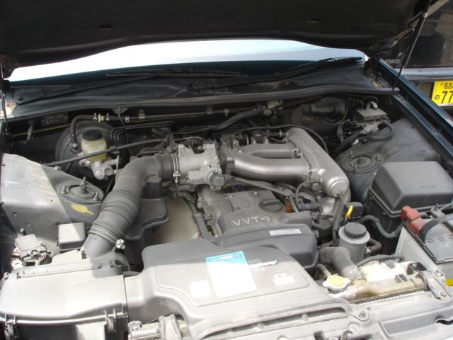 �g���^ �N���E�� ���Îԏ��F�G���W��