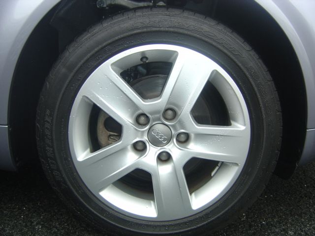 �A�E�f�B A4�A�o���g ���Îԏ��F���̑�