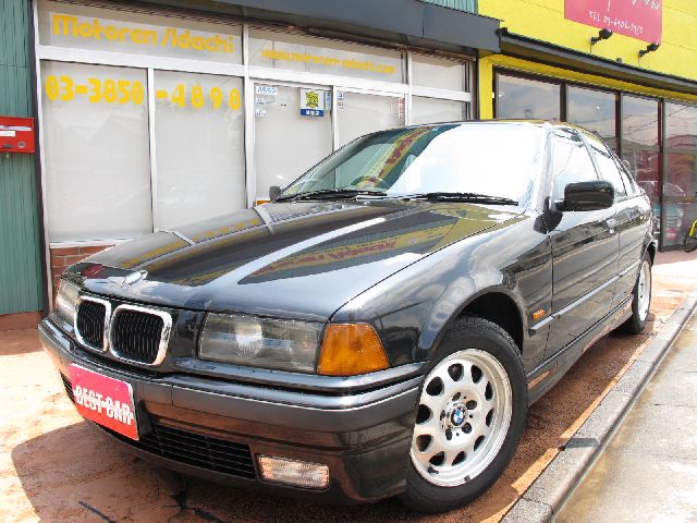 BMW 323i 