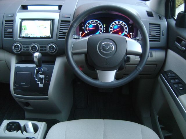 �}�c�_ MPV ���Îԏ��F���̑�