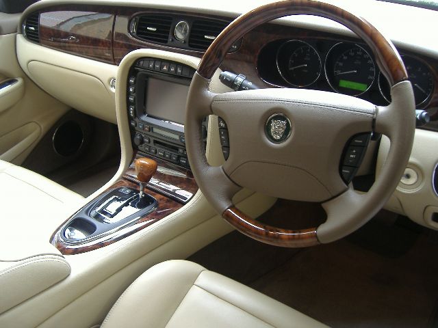 �W���K�[ XJ8 4.2 ���Îԏ��F����