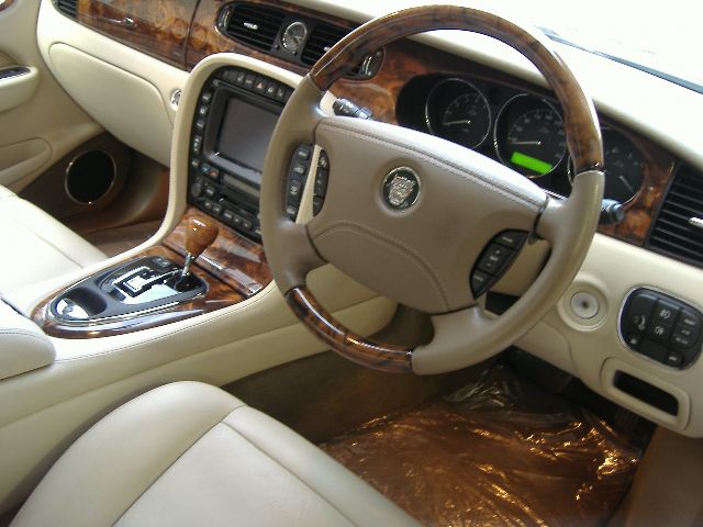 �W���K�[ XJ8 3.5 ���Îԏ��F����