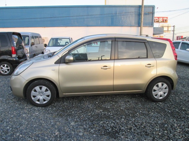 �g���^ �Z�R�C�A ���Îԏ��F���C��