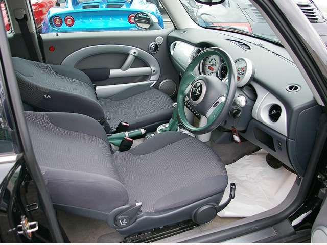 �t�H���N�X���[�Q�� VW�j���[�r�[�g���F���[�^�[