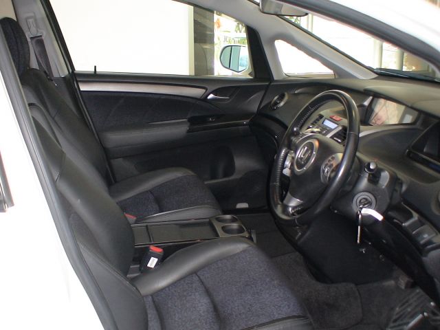 �V�{���[ �g���C���u���C�U�[ ���Îԏ��F���