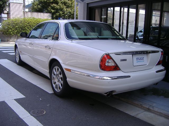 �W���K�[ XJ6 3.0 ���Îԏ��F���