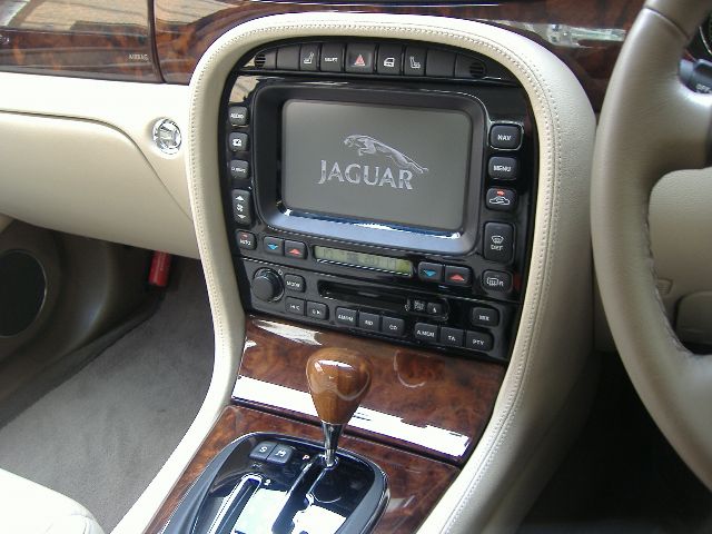 �W���K�[ XJ6 3.0 ���Îԏ��F���̑�