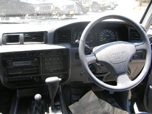 トヨタ ランドクルーザーV 中古車情報:内装