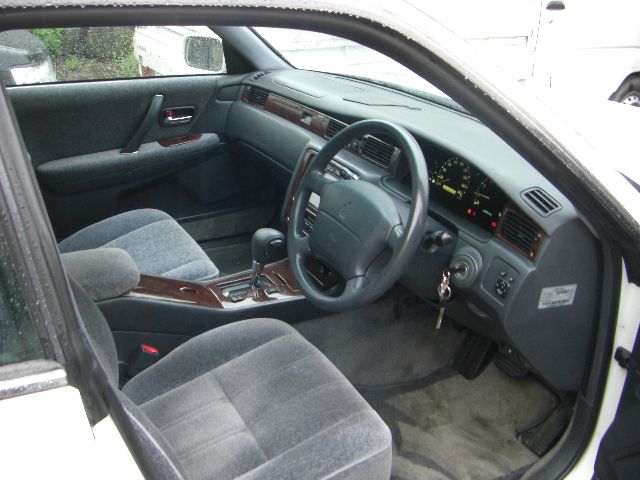 �g���^ �N���E�� ���Îԏ��F����