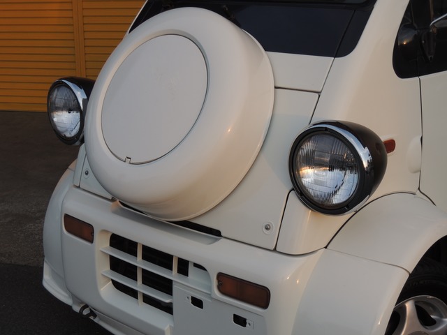 �N���C�X���[ 300C 5.7HEMI ���Îԏ��F���C��