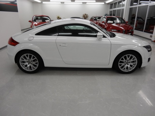 �V�{���[ �A�X�g�� ���Îԏ��F���