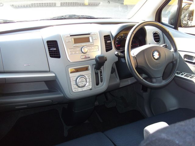 BMW 740i ���Îԏ��F�G���W��