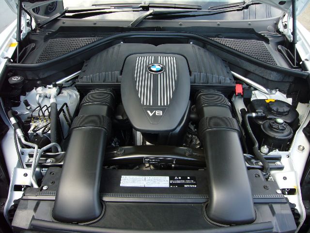 BMW X5 ���g�p�ԏ��F�G���W��