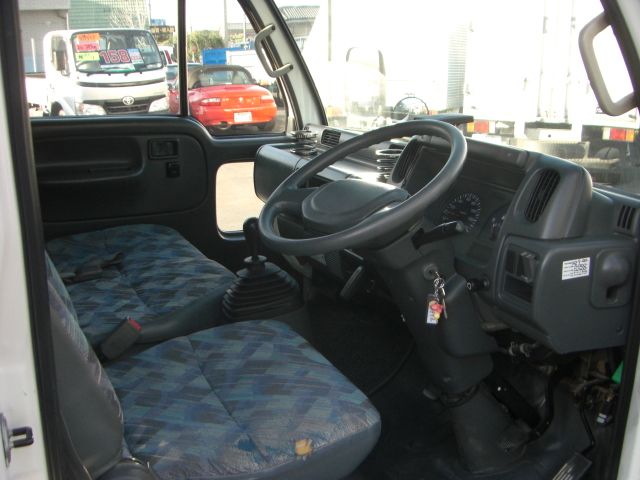 �g���^ �����h�N���[�U�[V ���Îԏ��F���̑�