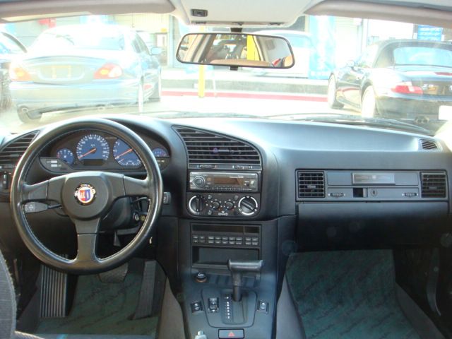 BMW�A���s�i B6 ���Îԏ��F����