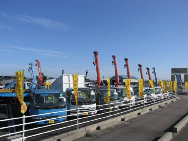 高見トラックセンター