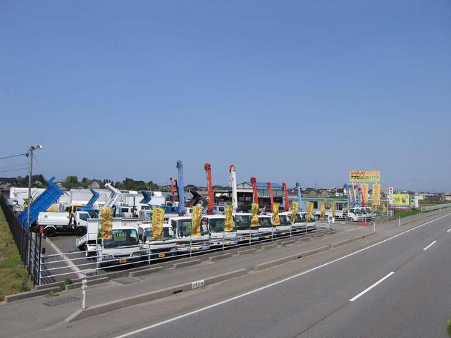 高見トラックセンター