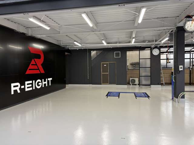 R-EIGHT