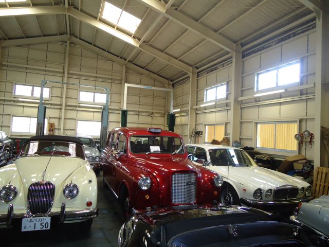 屋内展示場完備ですので、車輌のコンディションも良好です。欧州車専門店ならではの知識と経験で、お客様のカーライフをサポートさせて頂きます。