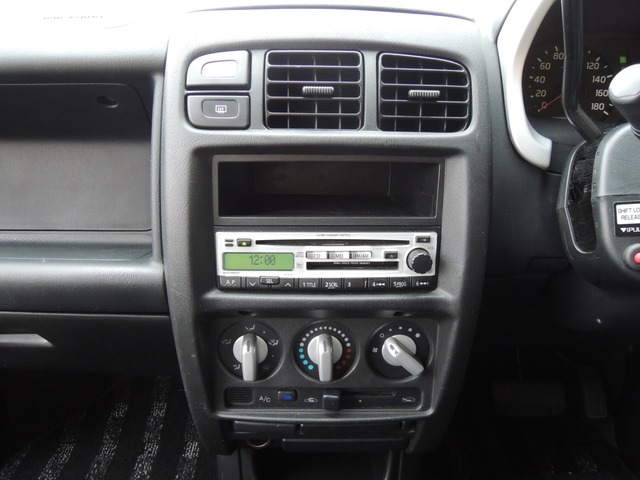 CD���ނ��Ă���܂����ACD�𑕔������Ă��͂��������܂��B