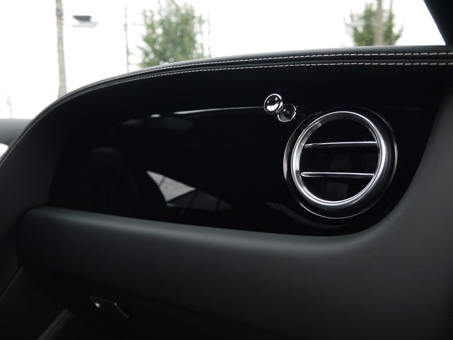 �s�A�m�u���b�N�C���e���A�g����