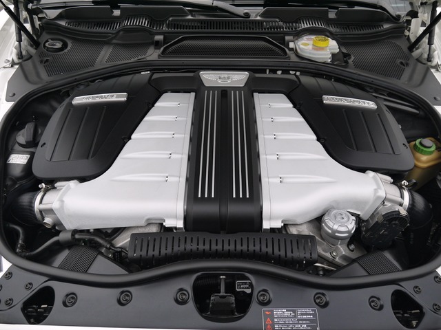 �G���W����W�^12�C��DOHC48�o���uIC�c�C���^�[�{�ō��o�� 423kW(575ps)/6000rpm