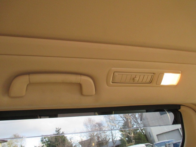 ��Ȃɂ����C�g���t���Ă��܂��̂ň��S�ł���