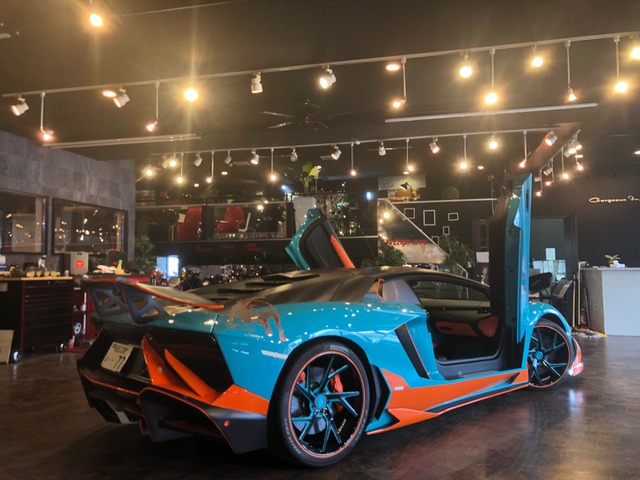 アヴェンタドールLP700-4 4WD