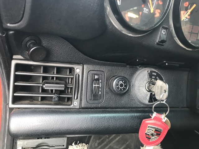 ナビ、ドライブレコーダー、バックカメラ、レーダー、ETCなどの各種部品の取り付けも行っております。