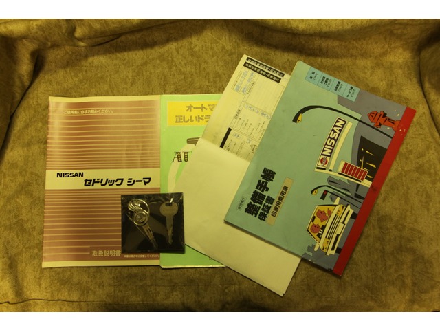 新車時からの販売店でのデイラー整備で、すべての整備記録簿付きです。鍵も新車時付属の3本