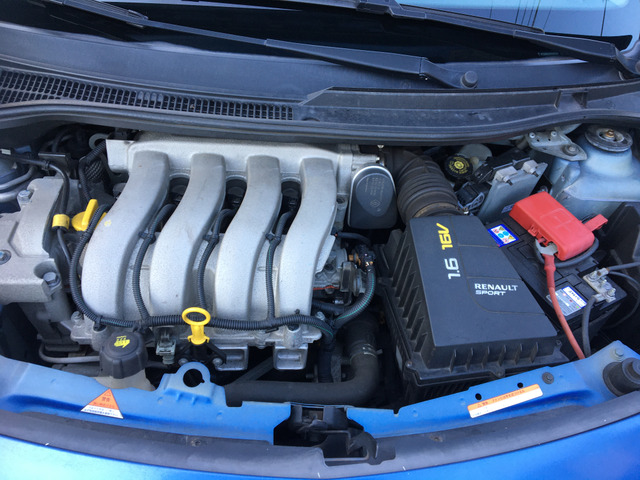 �C���e���A�ł́A�V�t�g���o�[�u�[�c��V�t�g�m�u�ɉ����A���U�[�X�e�A�����O�A�V�[�g�A�h�A�p�l���Ƀu���[�̉���������ƂƂ��ɁA�u���[&�z���C�g�̃^�R���[�^�[���̗p�B